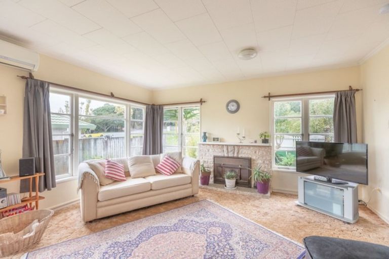 Photo of property in 2a Karu Crescent, Waikanae, 5036