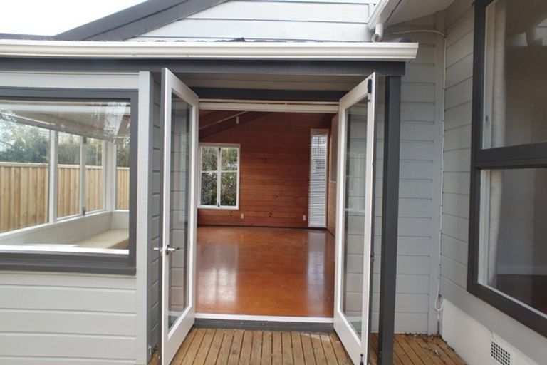 Photo of property in 56 Woodstock Road, Forrest Hill, Auckland, 0620