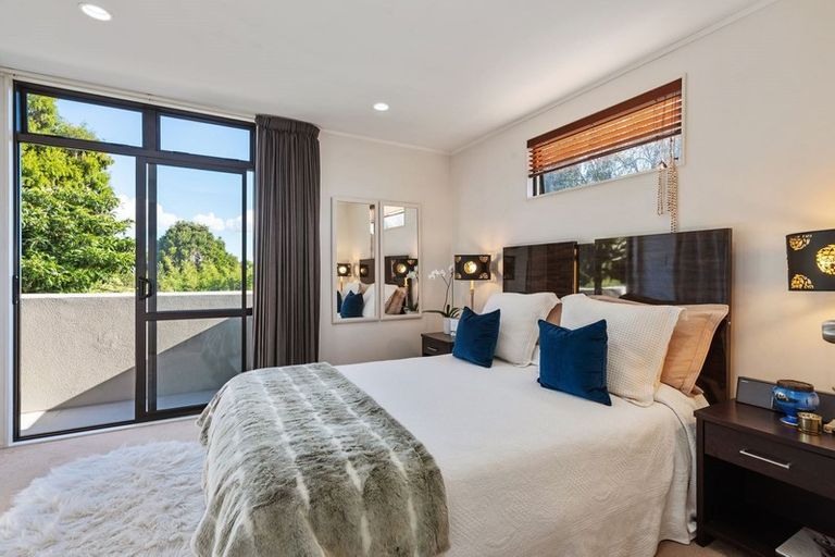 Photo of property in 222 Forrest Hill Road, Forrest Hill, Auckland, 0620