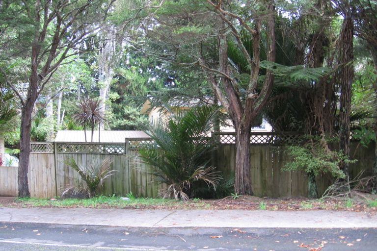 Photo of property in 35 Hollywood Avenue, Titirangi, Auckland, 0604