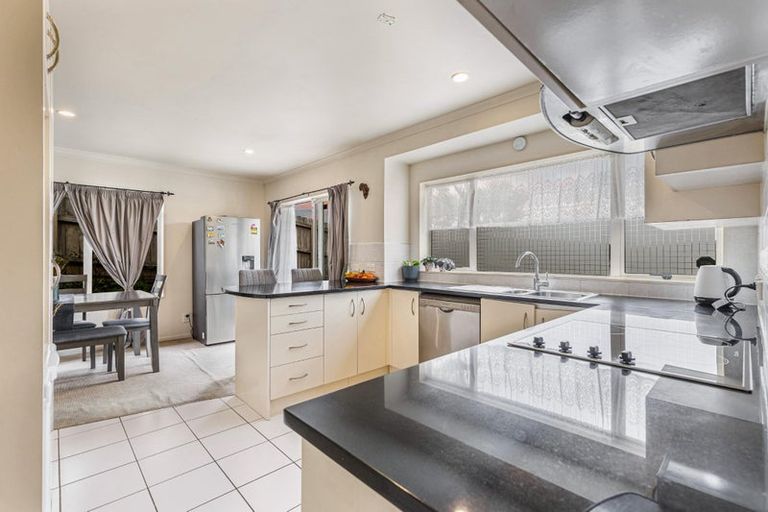 Photo of property in 29 Killygordon Place, Massey, Auckland, 0614