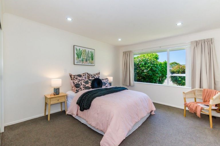 Photo of property in 2a Rewarewa Crescent, Waikanae, 5036