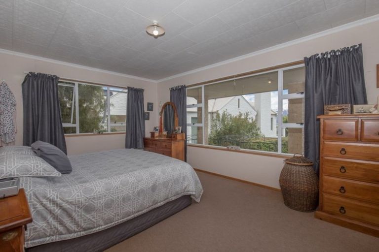Photo of property in 41 Kennedy Crescent, Wanaka, 9305