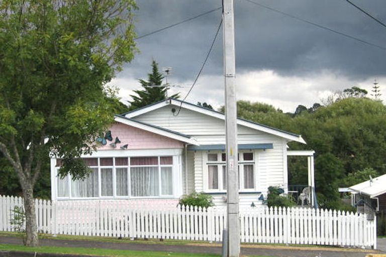 Photo of property in 28 Northall Road, New Lynn, Auckland, 0600