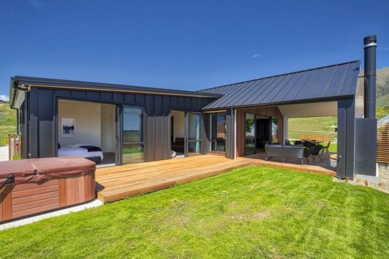 Photo of property in 3 Little Alpha Loop, Wanaka, 9305