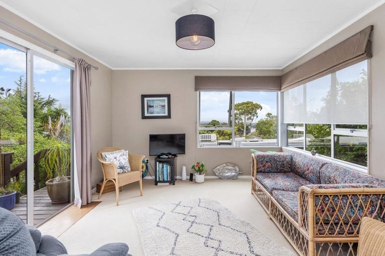 Photo of property in 14a Pokapu Street, Titirangi, Auckland, 0600