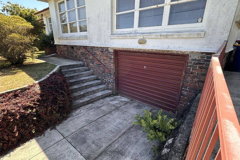 Photo of property in 9 Savoy Road, Glen Eden, Auckland, 0602