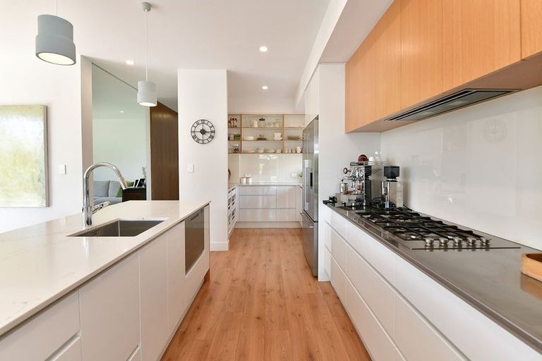 Photo of property in 52 Walton Street, Red Beach, 0932