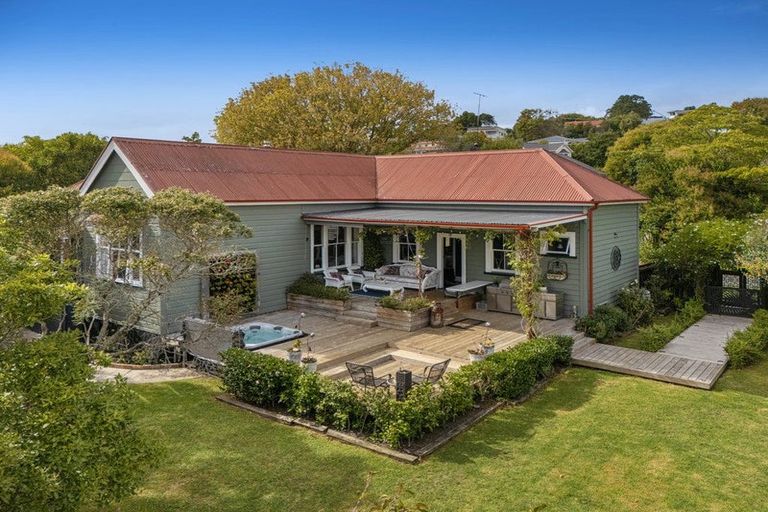 Photo of property in 1 Green Lane, Helensville, 0800