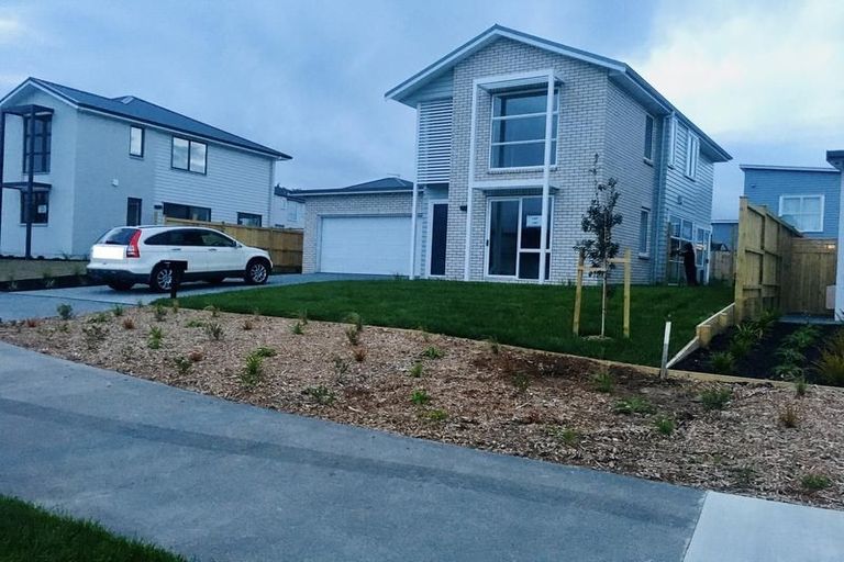 Photo of property in 14 Onekura Street, Red Beach, 0932