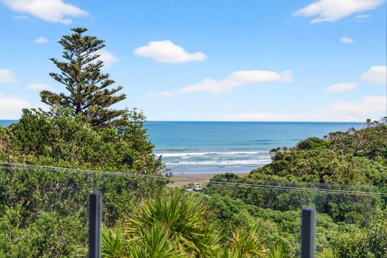 Photo of property in 10 Waitea Road, Muriwai, Waimauku, 0881