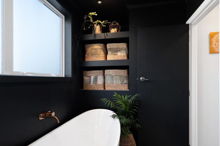 Photo of property in 17 Oberon Street, Stratford, 4332