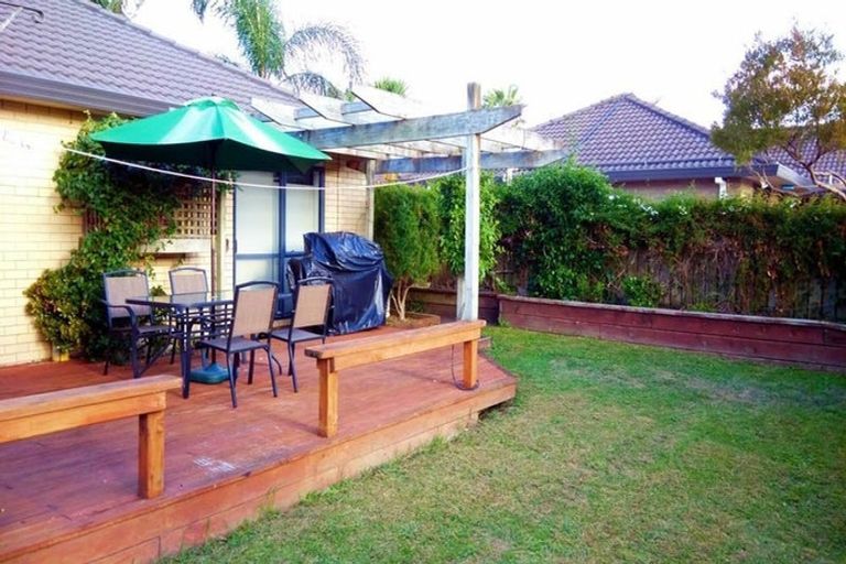 Photo of property in 28 Macnean Drive, East Tamaki Heights, Auckland, 2016