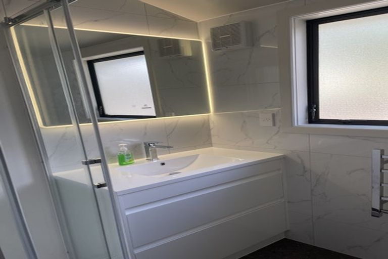 Photo of property in 35 Farwood Drive, Henderson, Auckland, 0612