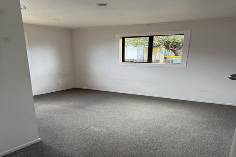 Photo of property in 3 Titoki Street, Te Atatu Peninsula, Auckland, 0610