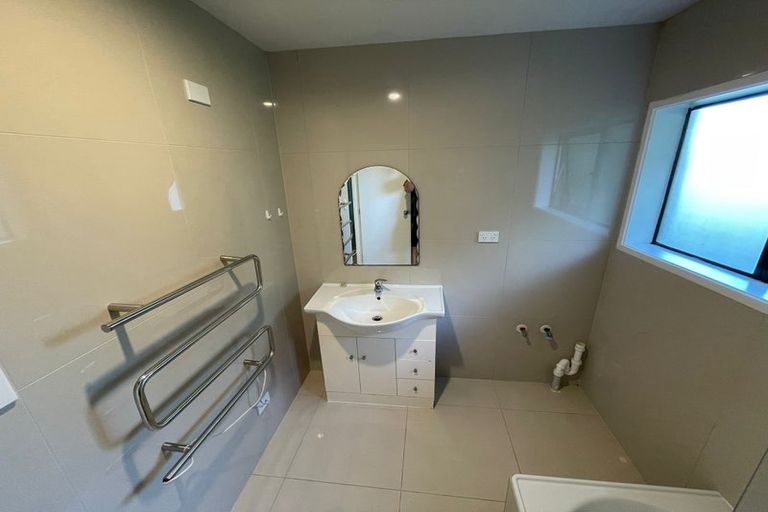 Photo of property in 2/94 Glamorgan Drive, Torbay, Auckland, 0630