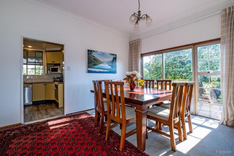 Photo of property in 72 Timaru Road, Waimate, 7924