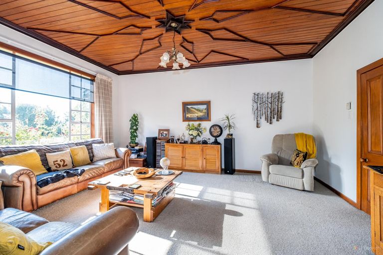 Photo of property in 72 Timaru Road, Waimate, 7924