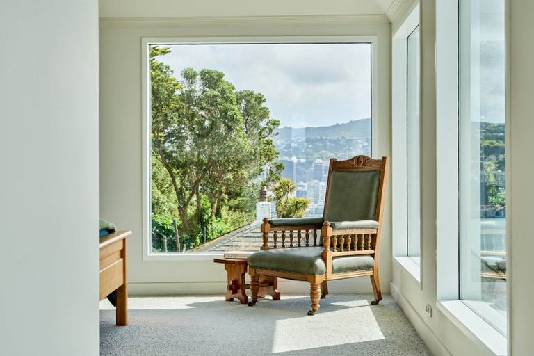 Photo of property in 76 The Crescent, Roseneath, Wellington, 6011