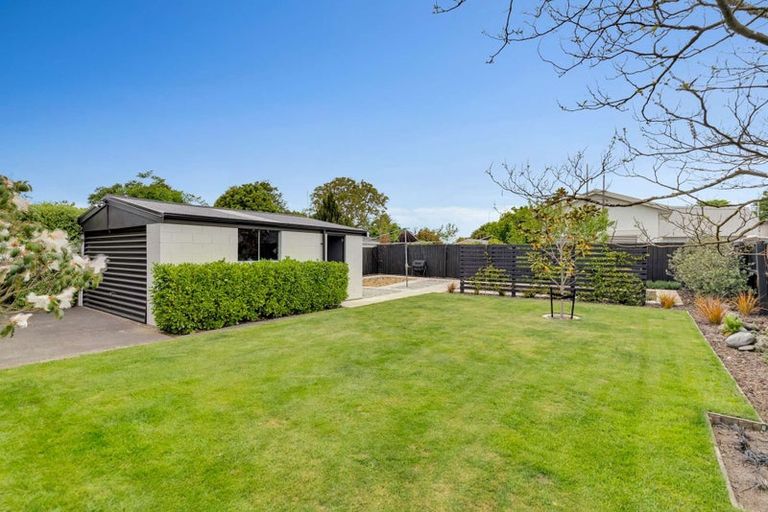 Photo of property in 33 Kent Lodge Avenue, Avonhead, Christchurch, 8042