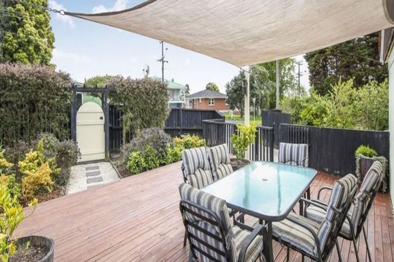 Photo of property in 89 Roberts Road, Te Atatu South, Auckland, 0610