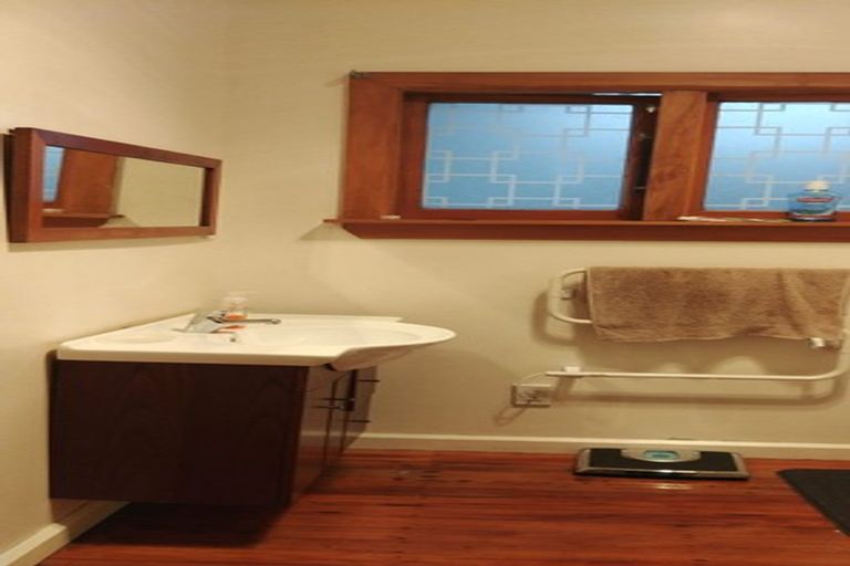 Photo of property in 35 Memorial Avenue, Ilam, Christchurch, 8053