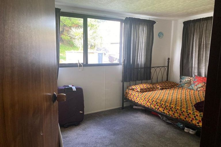 Photo of property in 1 Mcmanaway Grove, Stokes Valley, Lower Hutt, 5019