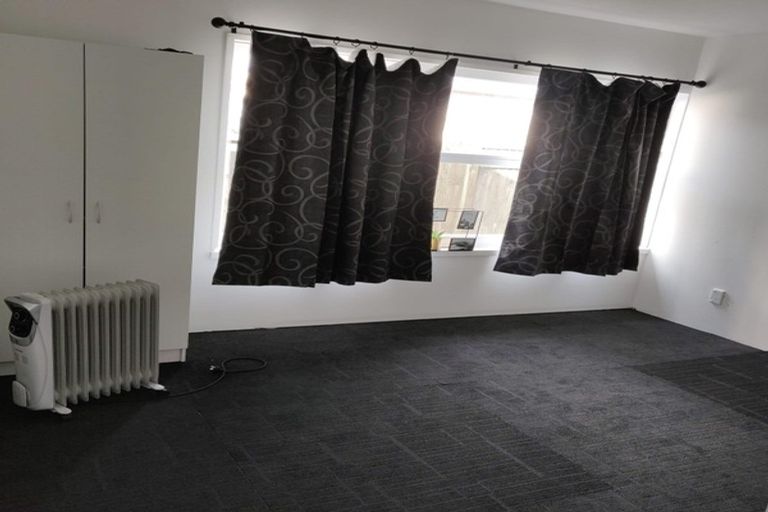 Photo of property in 118a Hutchinson Avenue, New Lynn, Auckland, 0600