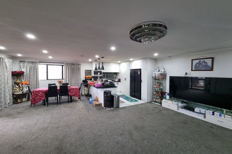 Photo of property in 47 Buckingham Crescent, Papatoetoe, Auckland, 2025