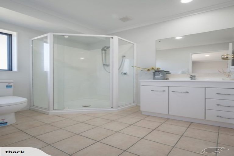 Photo of property in 3 Naul Place, East Tamaki Heights, Auckland, 2016