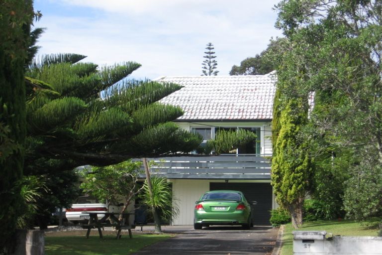 Photo of property in 27 Humphrey Kemp Avenue, Henderson, Auckland, 0612