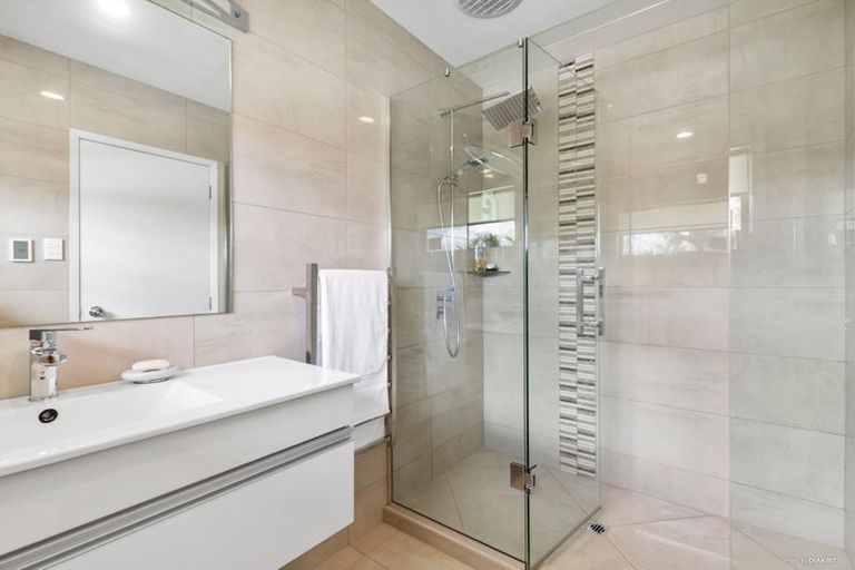 Photo of property in 1/67 Seaview Road, Castor Bay, Auckland, 0620