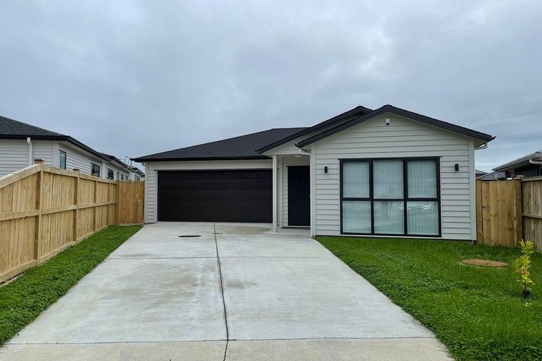 Photo of property in 3 Moemoea Avenue, Kumeu, 0810