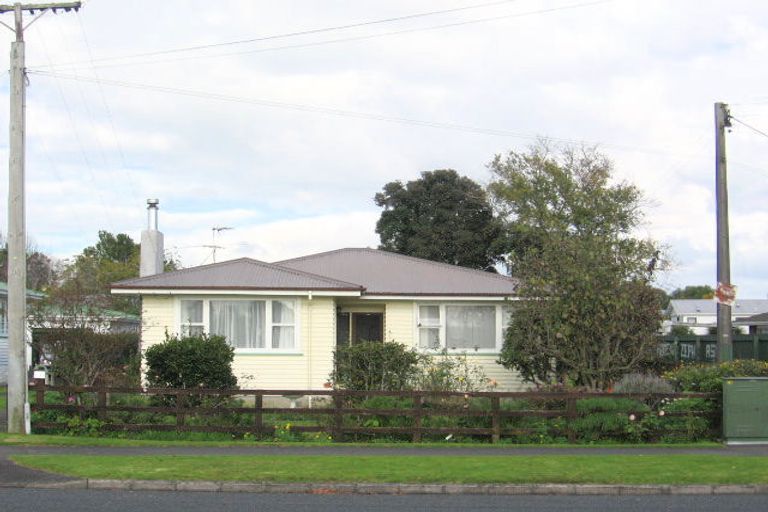 Photo of property in 12a/2 Yeovil Road, Te Atatu Peninsula, Auckland, 0610
