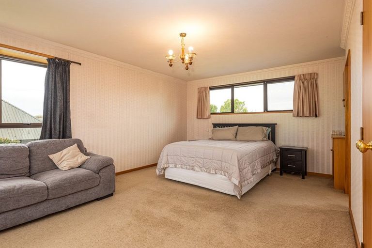 Photo of property in 28 Cricklewood Place, Avonhead, Christchurch, 8042