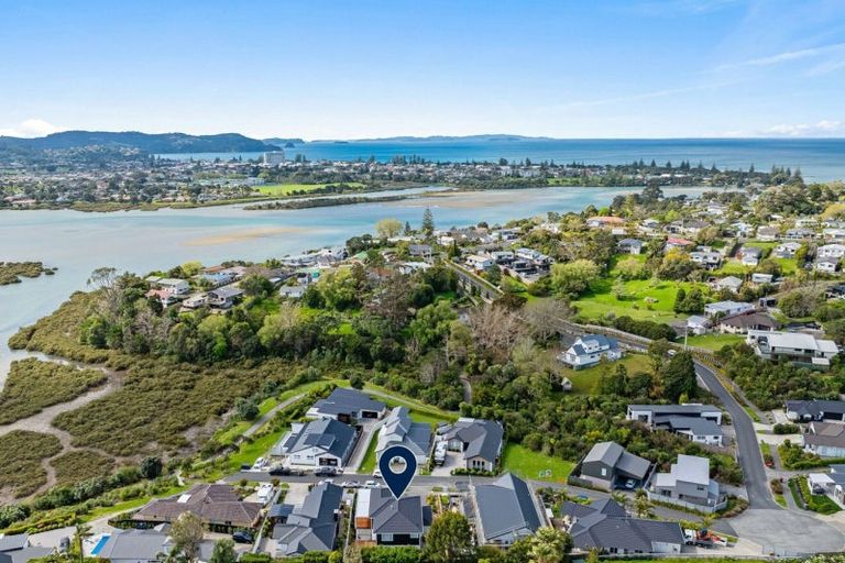 Photo of property in 19 Odlin Lane, Red Beach, 0932