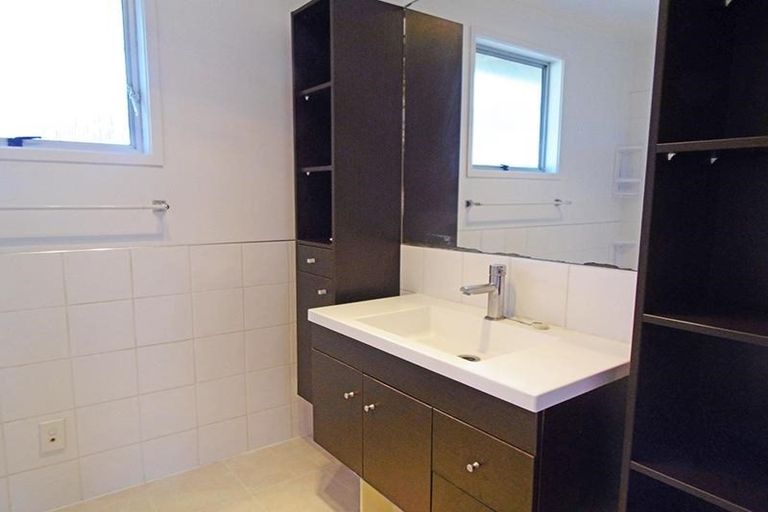 Photo of property in 48 Glenbervie Crescent, Massey, Auckland, 0614