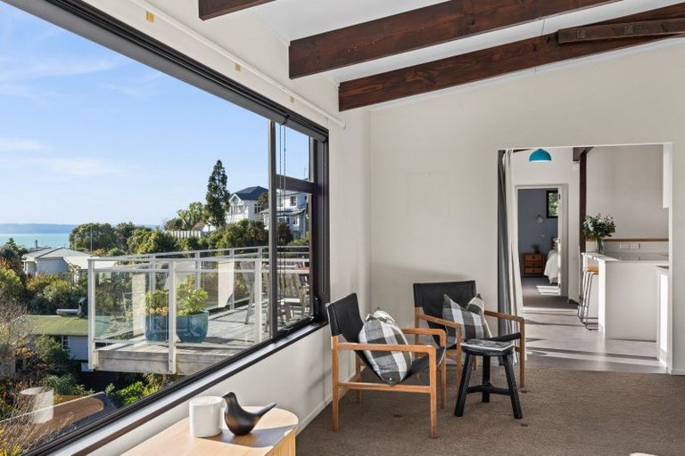 Photo of property in 21 Denholm Road, Hospital Hill, Napier, 4110