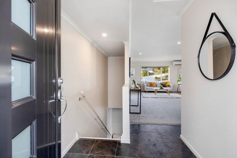 Photo of property in 59 Glanmire Road, Newlands, Wellington, 6037