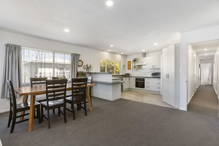 Photo of property in 16a Kokiri Street, Te Atatu South, Auckland, 0610