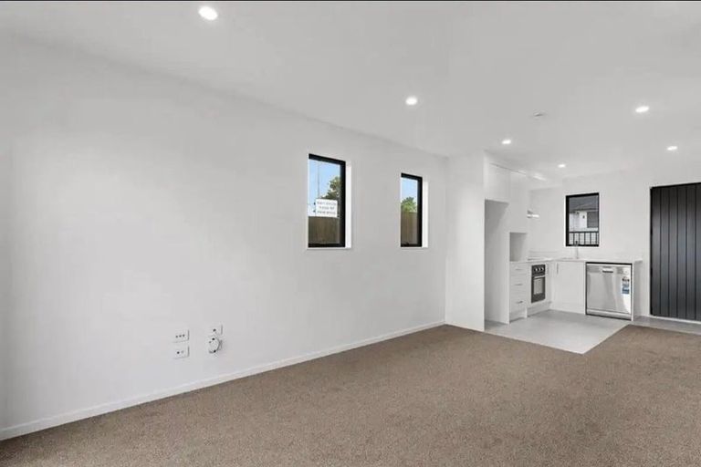 Photo of property in 250b Great North Road, Henderson, Auckland, 0612