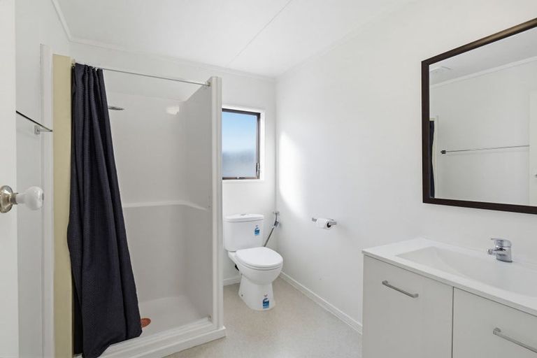 Photo of property in 26 Cumberland Place, Kelvin Grove, Palmerston North, 4414