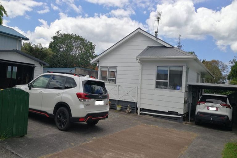 Photo of property in 41 Yeovil Road, Te Atatu Peninsula, Auckland, 0610