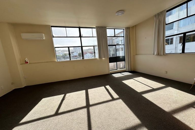 Photo of property in 4 Torrens Terrace, Mount Cook, Wellington, 6011
