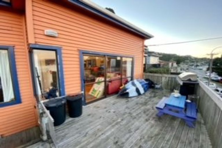 Photo of property in 280 Queens Drive, Lyall Bay, Wellington, 6022