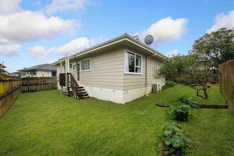 Photo of property in 2/17 Anglers Way, Wattle Downs, Auckland, 2102