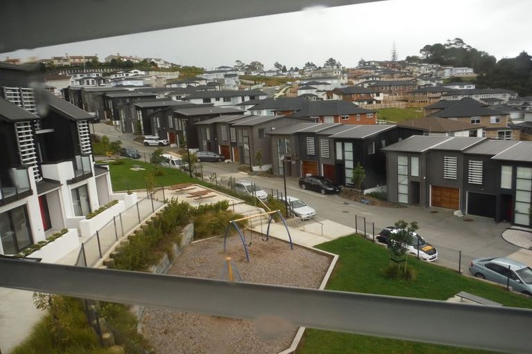 Photo of property in 2/10 Silver Moon Road, Albany Heights, Auckland, 0632