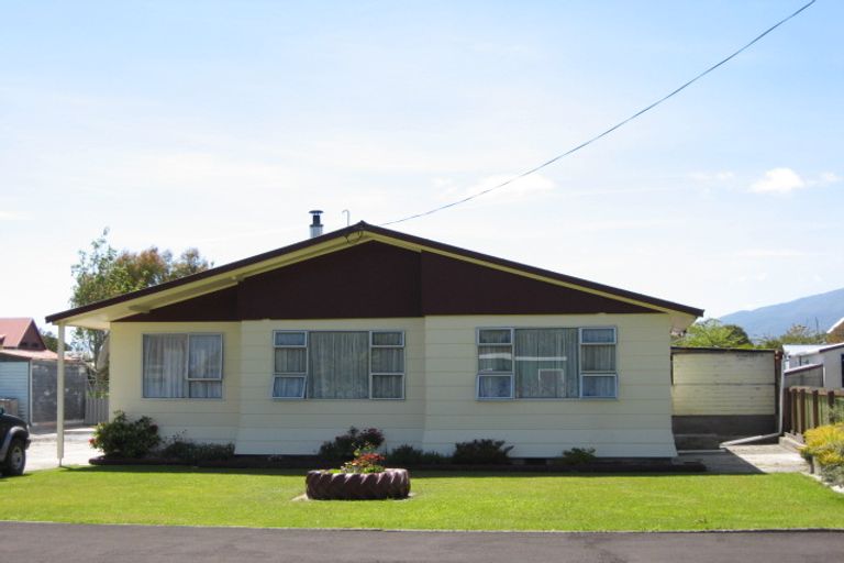 Photo of property in 11 Menzies Street, Westport, 7825