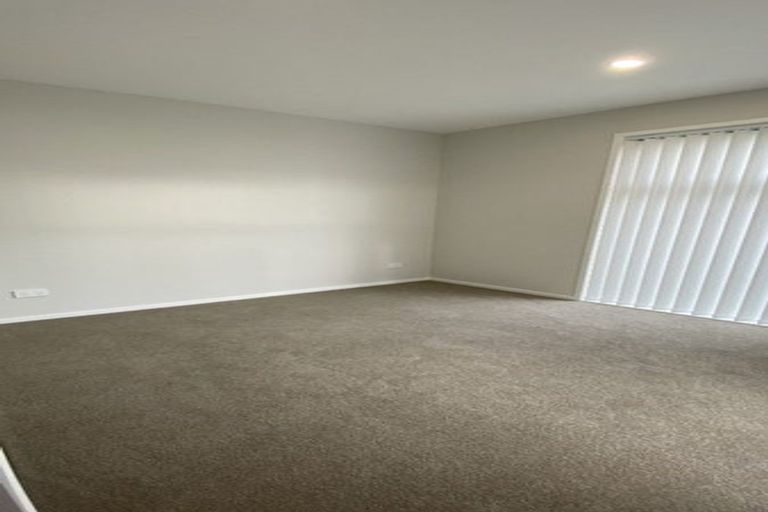Photo of property in 2 Mikoikoi Crescent, Mangere Bridge, Auckland, 2022