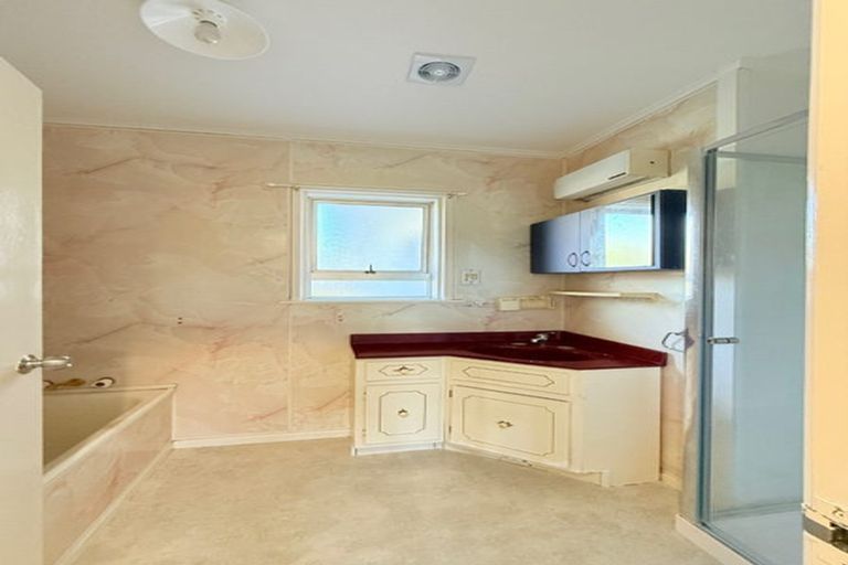 Photo of property in 36 Riverhills Avenue, Pakuranga Heights, Auckland, 2010